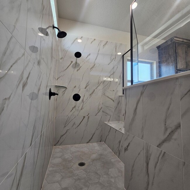 Building Photo - Beautiful new custom home