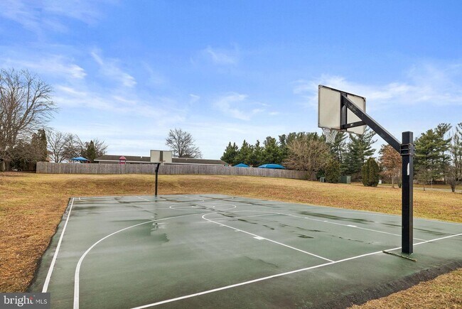 Building Photo - 100 Westwick Ct