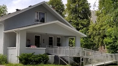 Building Photo - 1102 Chicago St