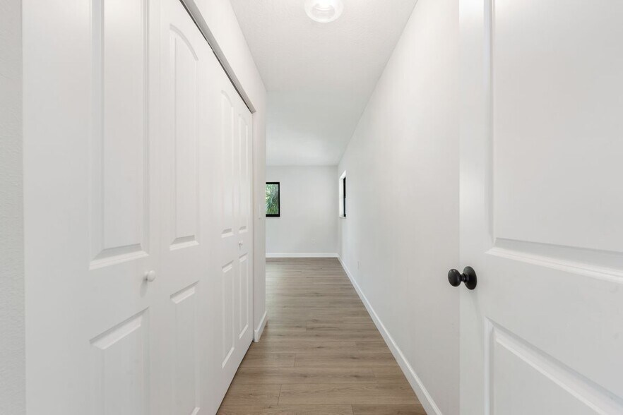 Building Photo - 4003 S Indian River Dr