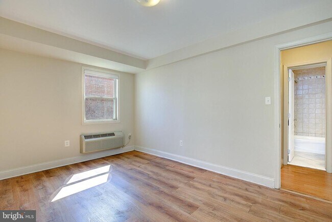 Building Photo - 738 Longfellow St NW