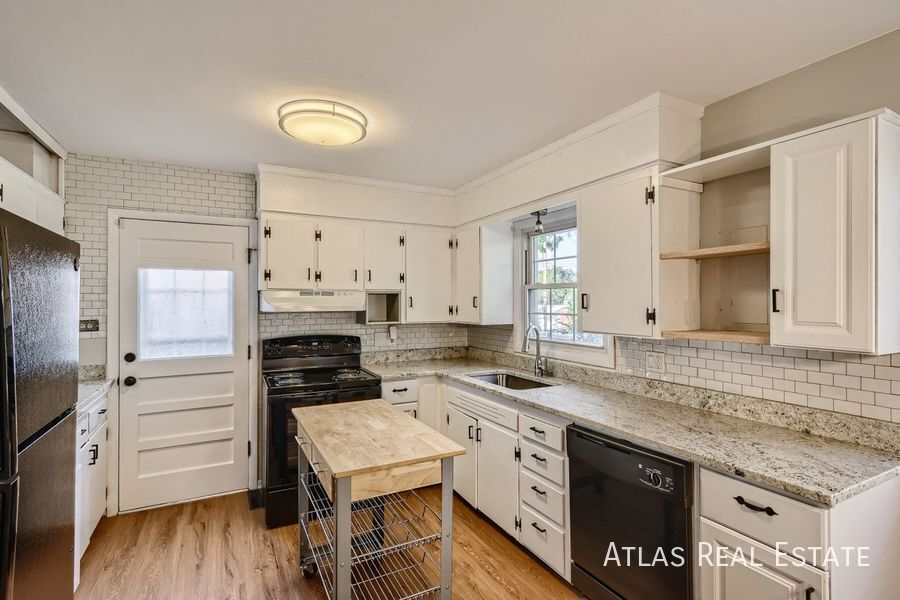 Building Photo - 1722 Tesla Dr