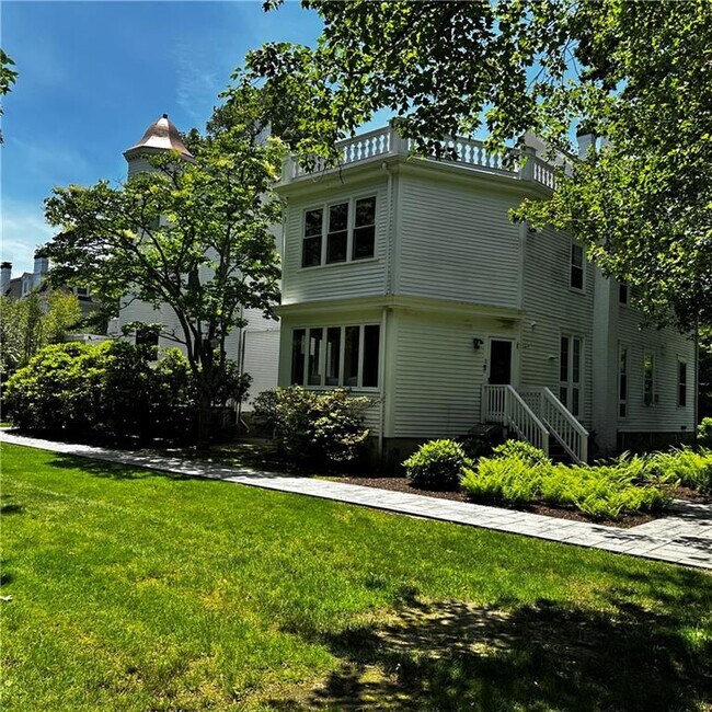 Building Photo - 446 Bellevue Ave