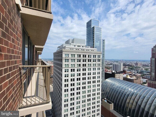 Building Photo - 1420 Locust St