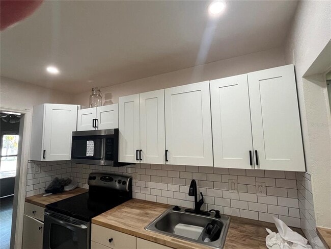 Building Photo - 10825 Navajo Dr