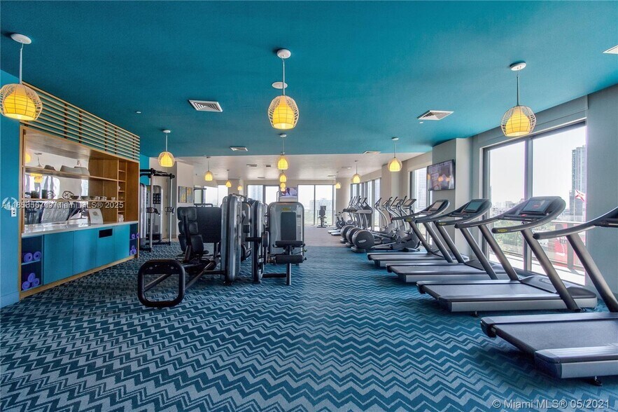 Building Photo - 121 NE 34th St