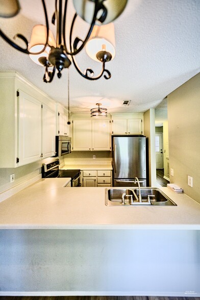 Building Photo - 113 Cove Ln
