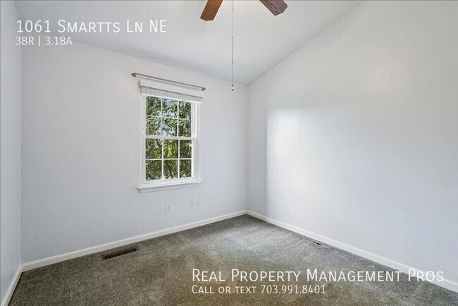 Building Photo - 1061 Smartts Ln NE