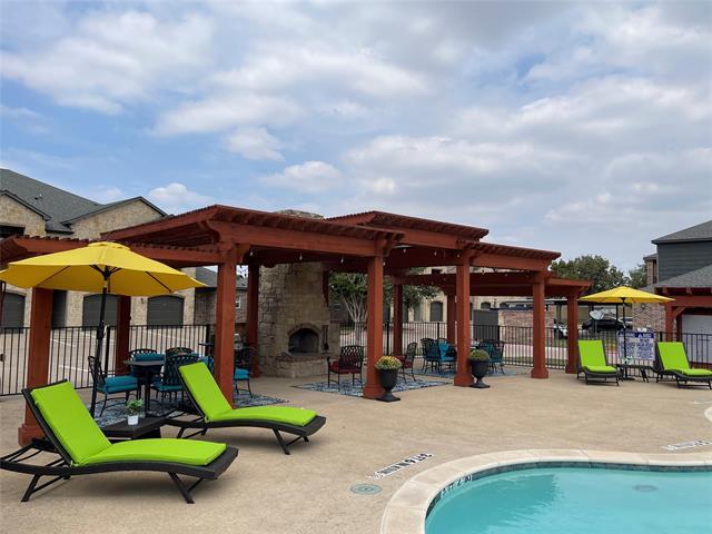 Building Photo - 380 Solon Rd