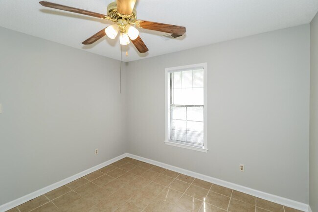 Building Photo - 4022 Castile St