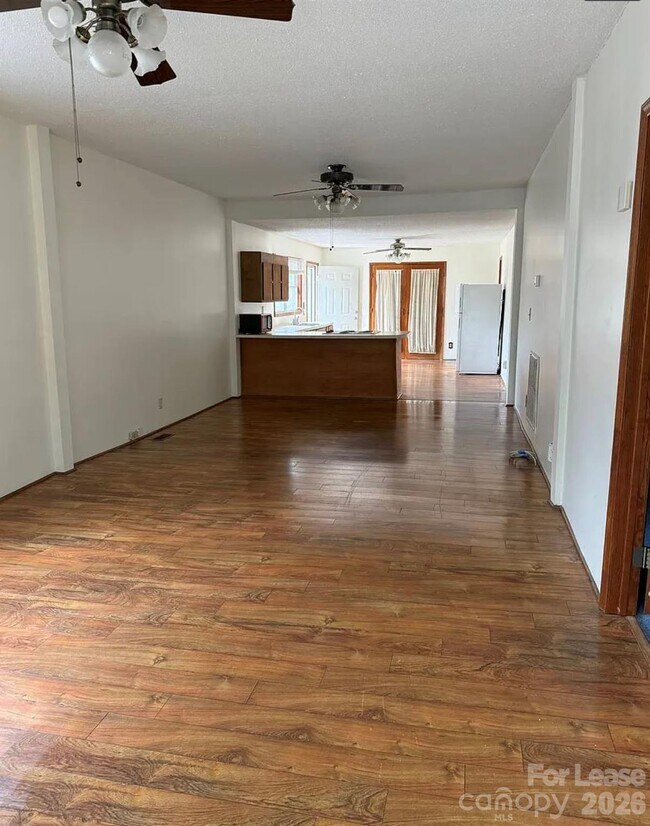 Building Photo - 2885 Fair Oaks Dr