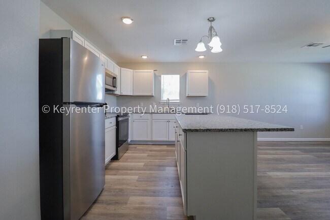 Building Photo - 4124 W 56th Pl