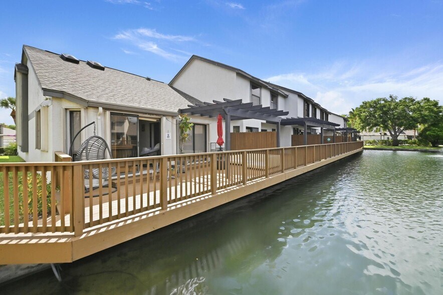 Building Photo - 1012 Landings Blvd