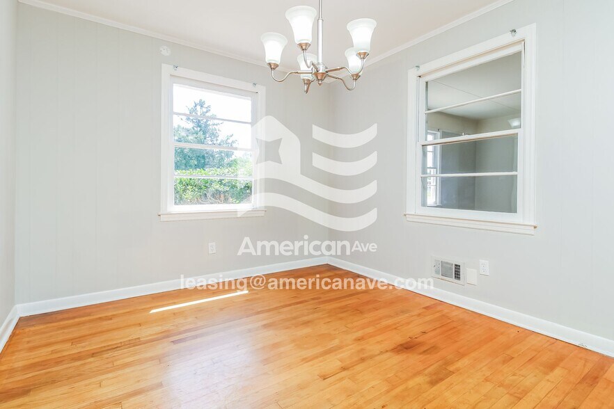 Building Photo - 5421 Meadow Dr