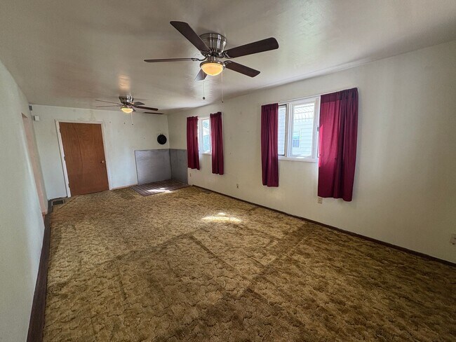 Building Photo - 309 S 33rd St