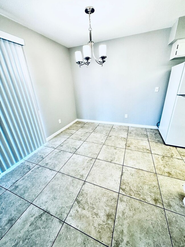Building Photo - A Cozy 2 bedroom 2 bathroom with patio dow...