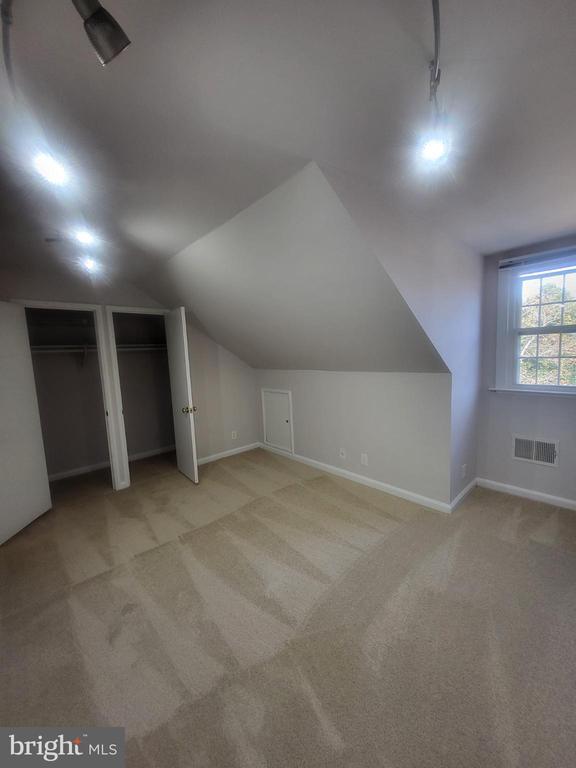 Building Photo - 3279 S Stafford St