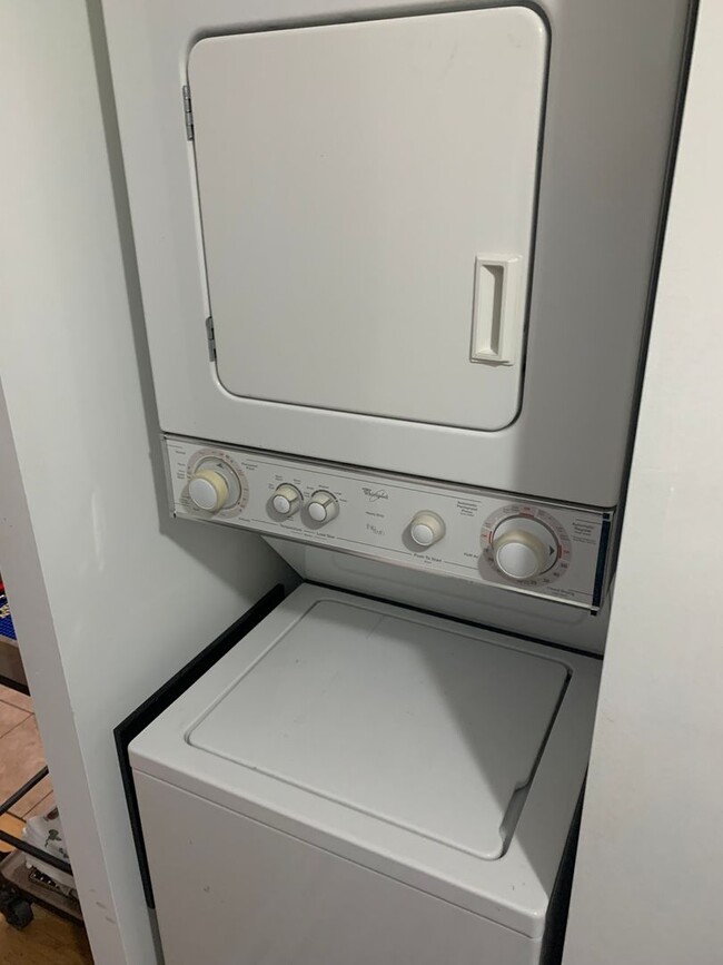 Building Photo - 724 S 20th St