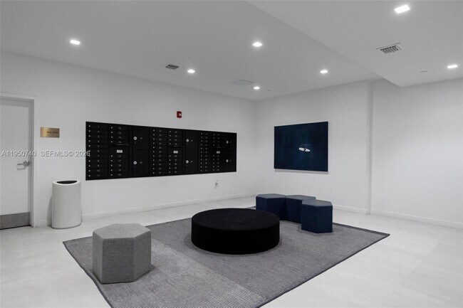 Building Photo - 13800 Highland Dr