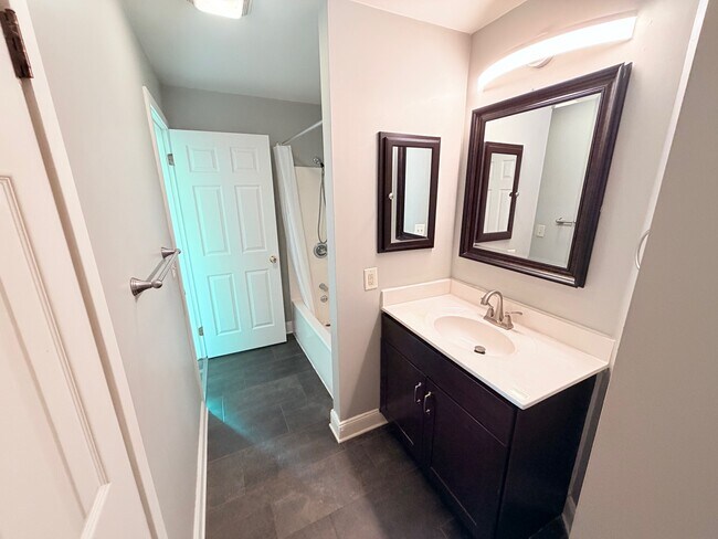 Building Photo - 11 N Beaver St