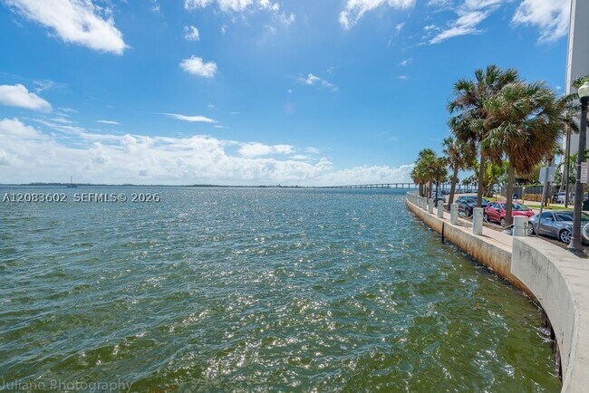 Building Photo - 1331 Brickell Bay Dr
