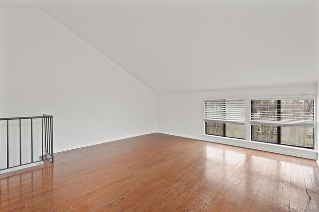 Building Photo - 132 Stonemeadow Dr