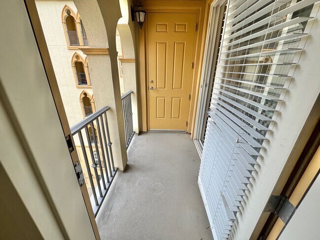 Building Photo - LIMITED TIME ONLY-MOVE IN SPECIAL OFFER WITH THIS AMAZING ONE BEDROOM CONDO CENTRALLY LOCATED IN ...