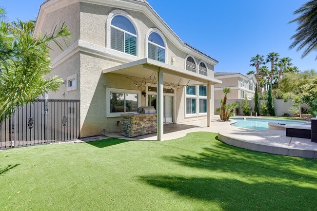 Building Photo - Luxurious 4 bd 3.5 bth Henderson Home in G...