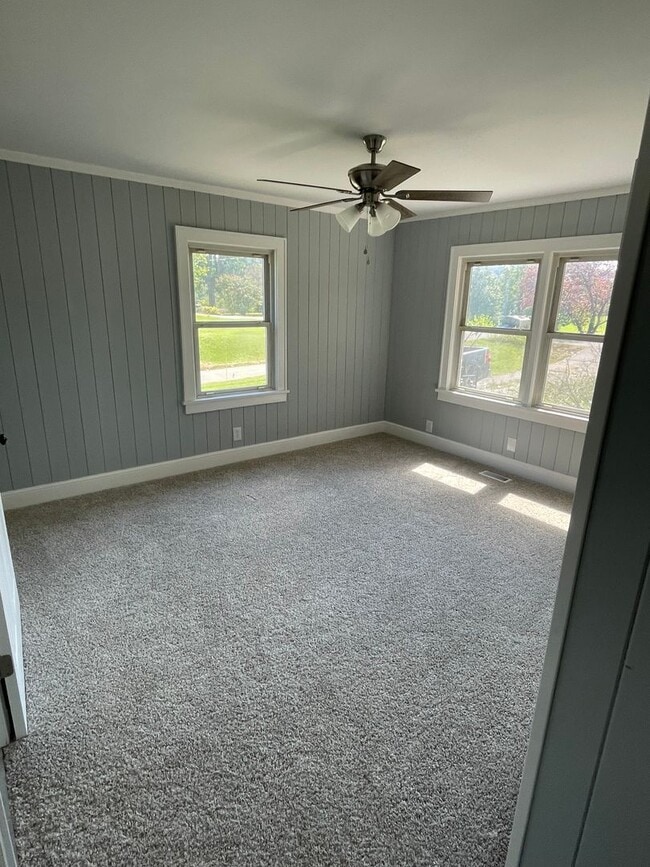 Building Photo - Brick 3 bedroom 2 bath in Bristol