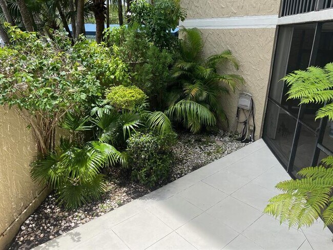 Building Photo - 16300 Golf Club Rd