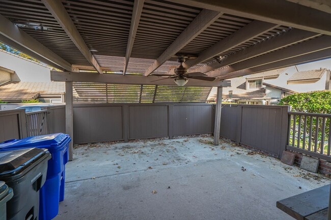 Building Photo - 4-Bedroom Plus Bonus Room Home with Golf Course Views & Community Pool in Valencia!