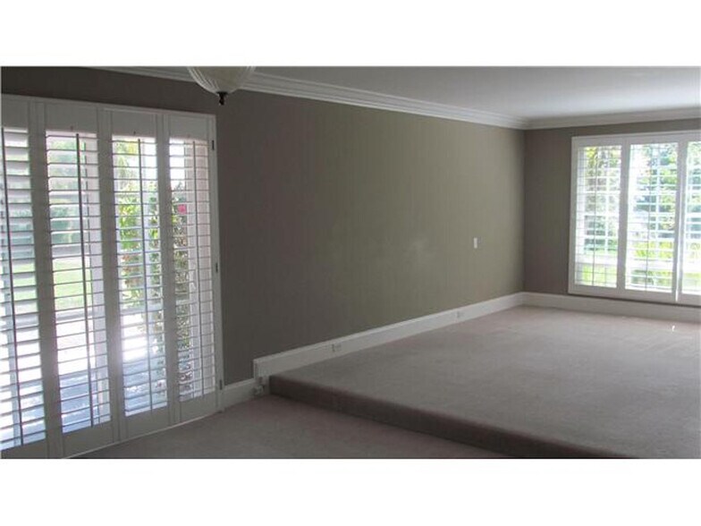 master bedroom - 2015 Hidden Crest Dr