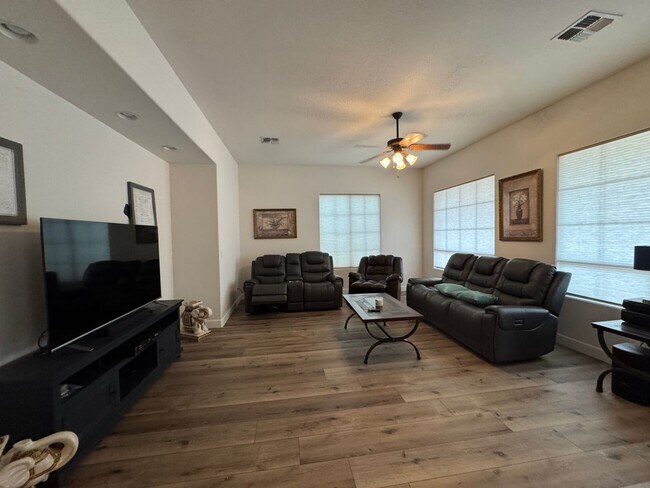 Building Photo - 4 BR Laughlin Ranch Golf Estate Utilities included, Fully furnished on Bullhead Parkway