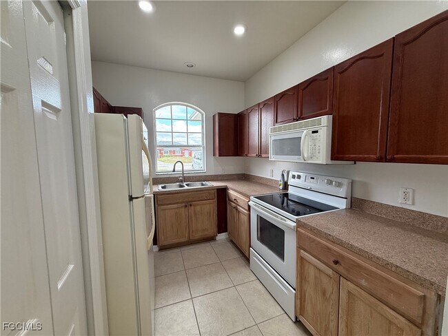 Building Photo - 3969 Sunset Rd