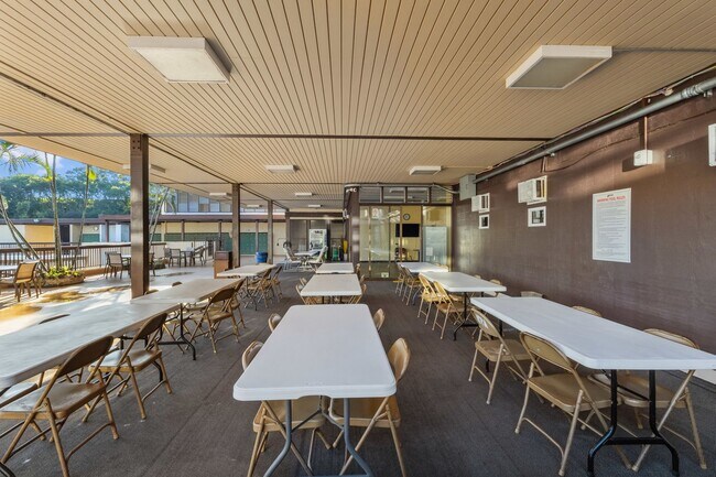 Building Photo - Spacious 3-Bed, 2-Bath Pet-Friendly Townhome in Prime Aiea Location – End Unit with Private Lanai...