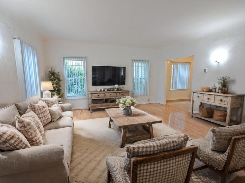 Primary Photo - 1200 N Gardner St