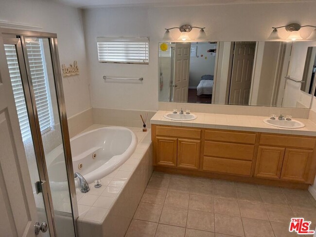 Building Photo - 1866 Brush Oak Ct