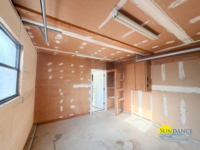 Building Photo - Beautifully Updated 3 Bedroom Home in Mary Esther, near Highway 98!