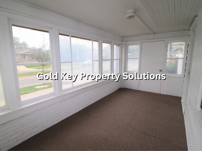 Building Photo - Adorable 2 BR 1 BA House with Garage and C...