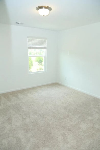 Building Photo - Room in Townhome on Thornton Dr