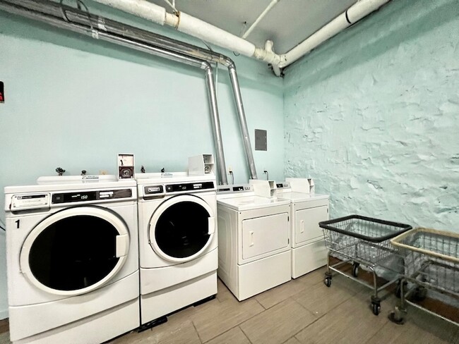 Building Photo - 315 56th St