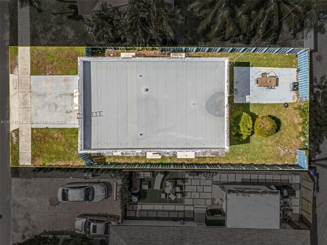 Building Photo - 1639 Hayes St