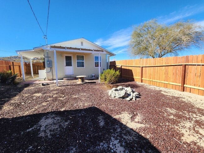 Building Photo - 6637 Oasis Ave