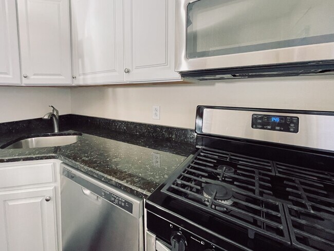 Building Photo - 126 Grape St