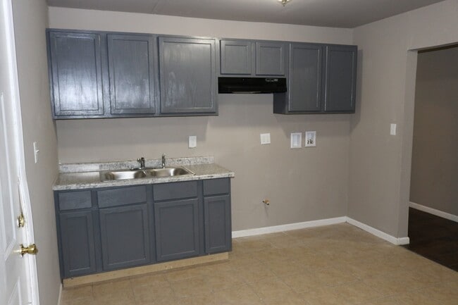 Building Photo - West Side of Gary Home Section 8 Welcomed