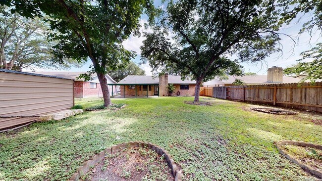 Building Photo - 318 Renee Dr