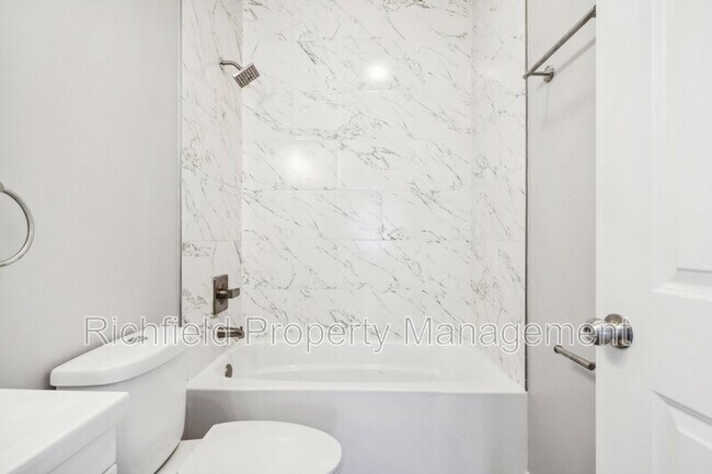Building Photo - 2034-B E Maryland St
