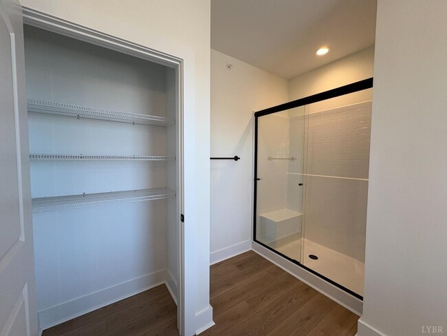 Building Photo - 420 Capstone Dr