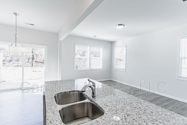 Building Photo - 133 Clingstone Trl