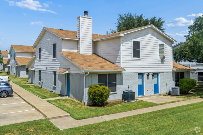 Building Photo - Hampton Townhomes